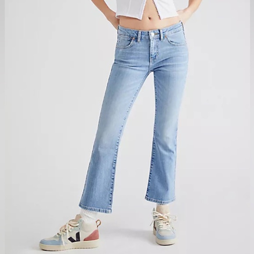 🆕FREE PEOPLE Liv Crop Flare Leg Mid Rise Jeans-Sizes 26, 27, 29, 30 - Picture 6 of 14